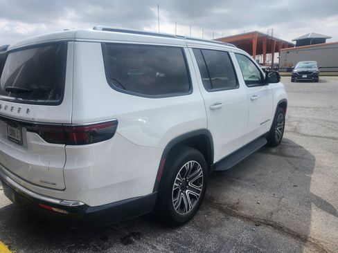 Used 2024 Jeep Wagoneer Series II w/ Flexible Seating Group image 4