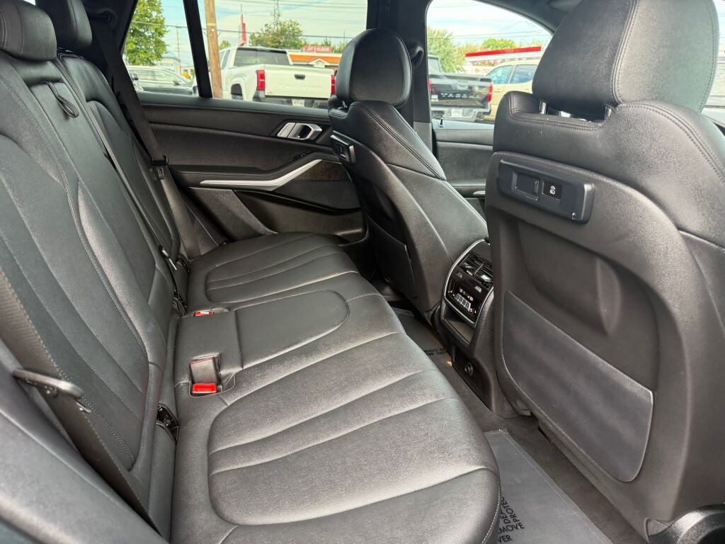 Used 2022 BMW X5 xDrive40i AWD/4WD image 27