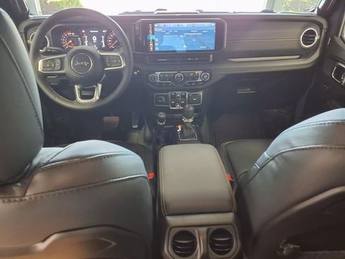 Used 2026 Jeep Wrangler Unlimited Sahara AWD/4WD image 18