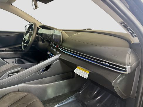 Used 2024 Hyundai Elantra SEL FWD image 30