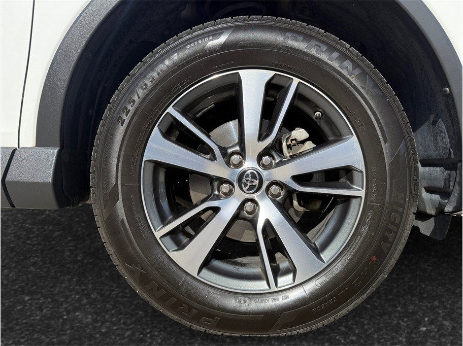 Used 2018 Toyota RAV4 XLE FWD image 13