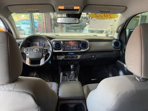 Used 2022 Toyota Tacoma TRD Off-Road image 24