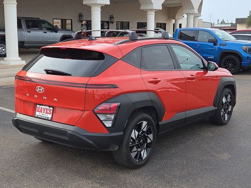 Used 2024 Hyundai Kona SEL w/ Convenience Package FWD image 3