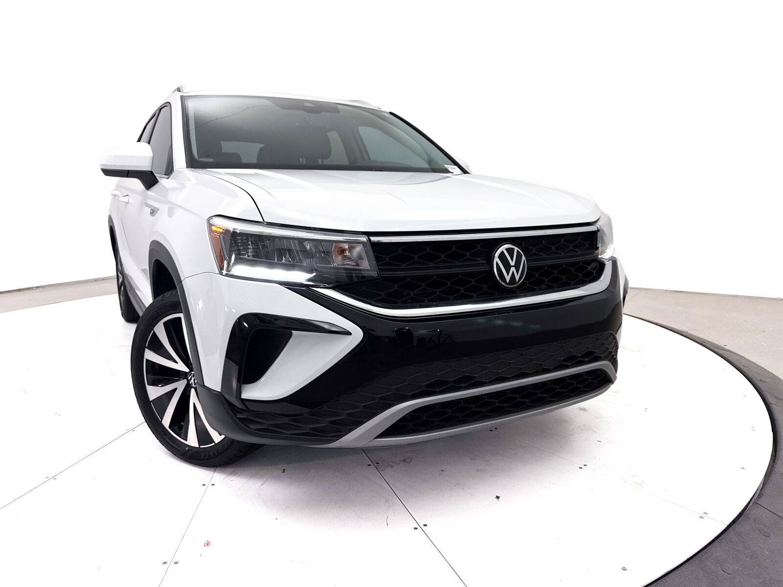 Used 2023 Volkswagen Taos SE w/ Panoramic Sunroof Package FWD image 6