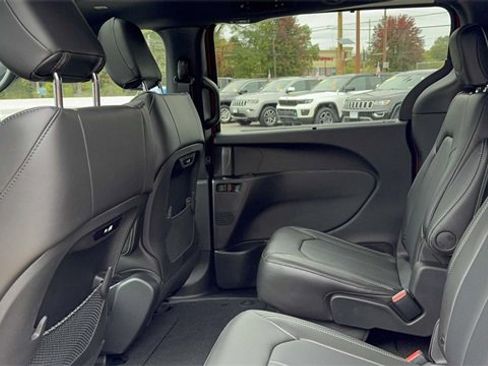 New 2026 Chrysler Pacifica Select w/ S Appearance Package image 40