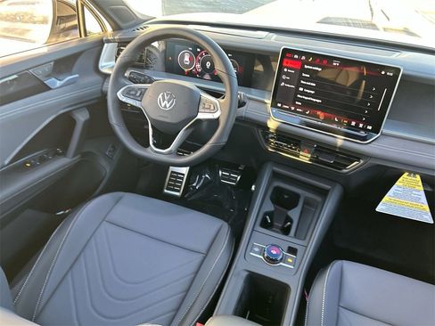 New 2026 Volkswagen Tiguan SE R-Line image 10