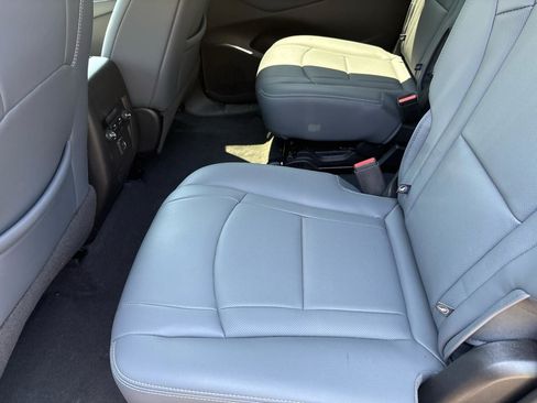 Used 2023 Buick Enclave Essence FWD image 22