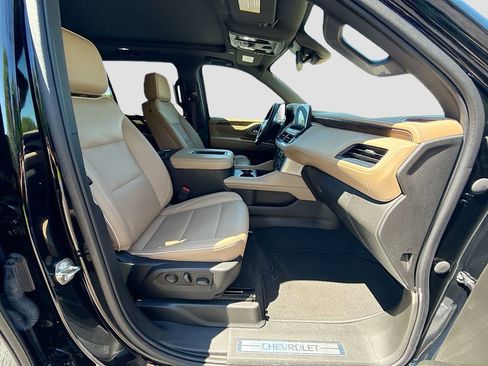Used 2023 Chevrolet Suburban Premier AWD/4WD image 35