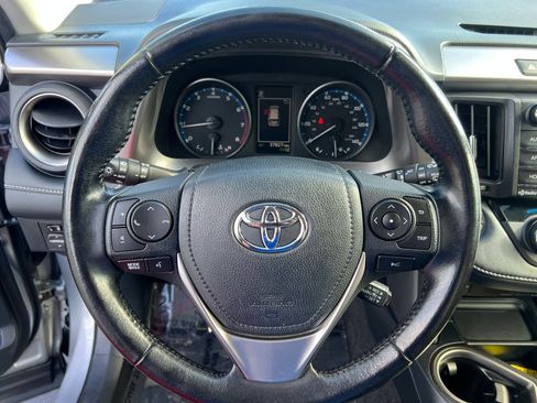Used 2018 Toyota RAV4 XLE AWD/4WD image 13