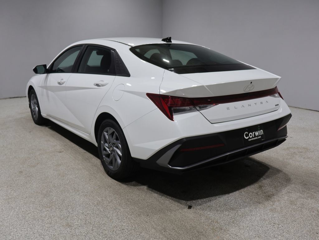 Used 2026 Hyundai Elantra Hybrid FWD image 6