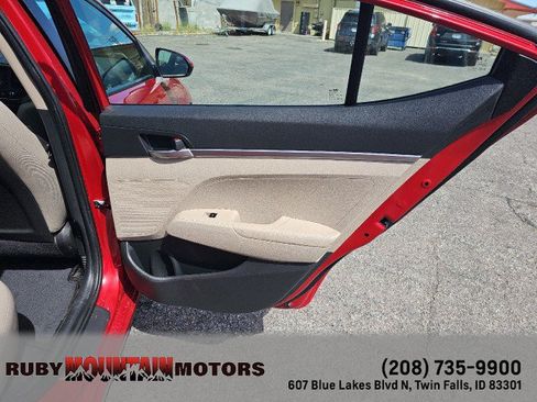 Used 2020 Hyundai Elantra SE FWD image 26