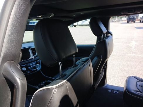 Used 2025 Chrysler Pacifica Limited FWD image 18