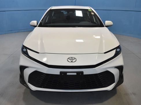 Used 2025 Toyota Camry SE image 21