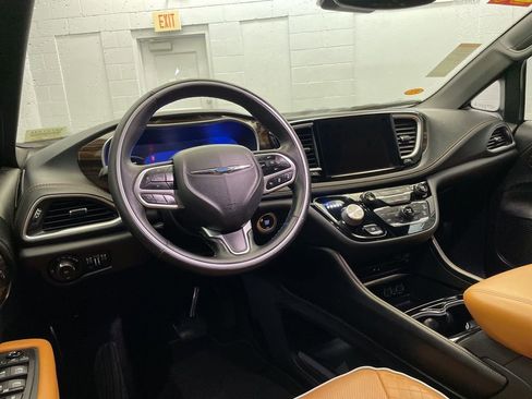 Certified 2021 Chrysler Pacifica Pinnacle image 12