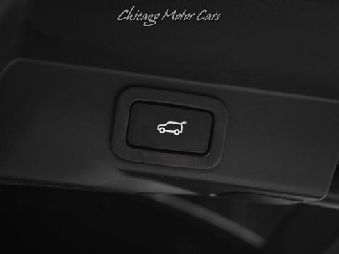 Used 2022 Land Rover Range Rover Sport SVR image 60