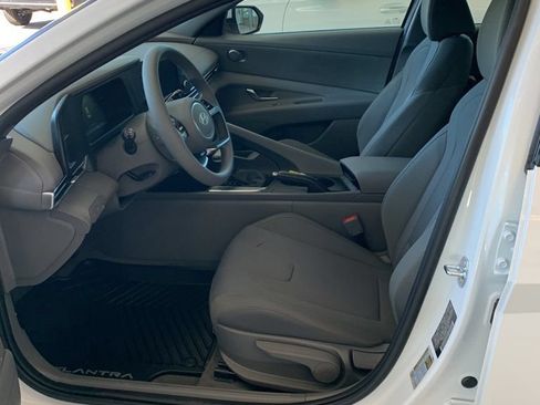 New 2026 Hyundai Elantra SE FWD image 2