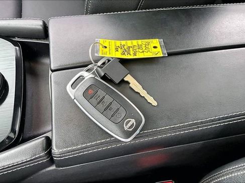 Used 2023 Nissan Rogue SL AWD/4WD image 35