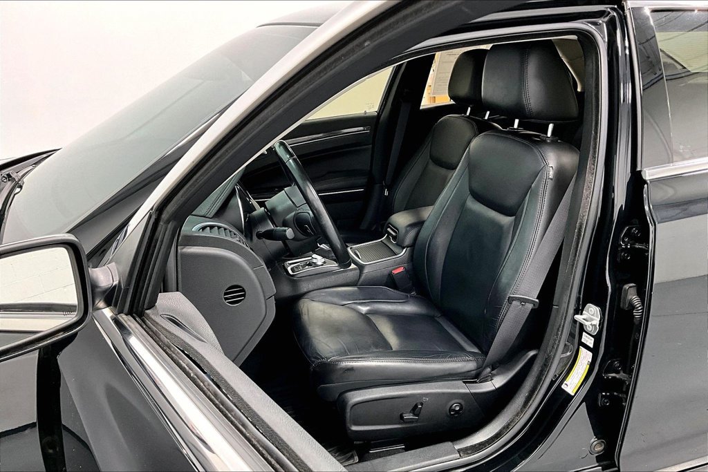 Used 2021 Chrysler 300 Touring L RWD image 30
