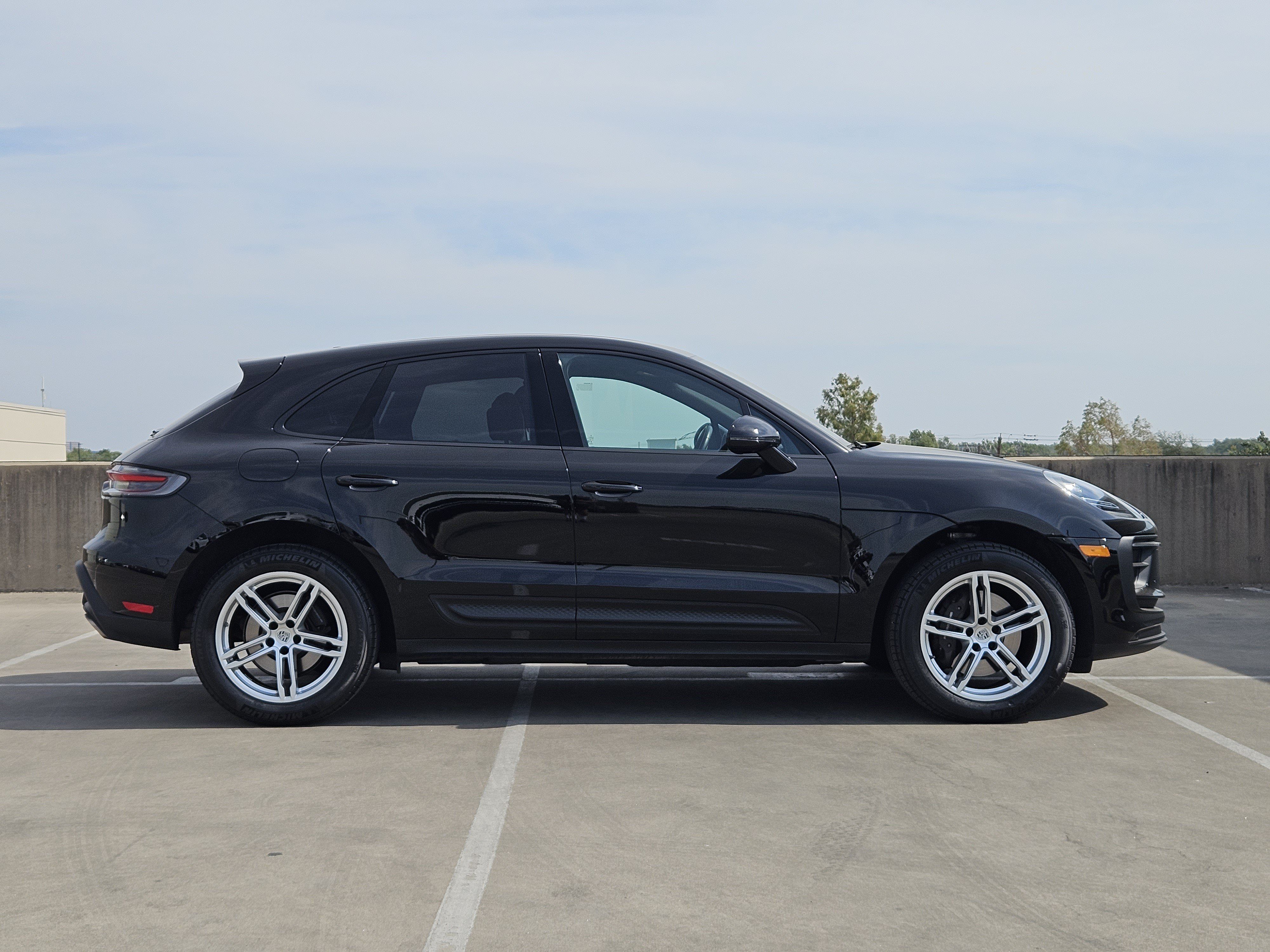 Certified 2026 Porsche Macan AWD/4WD image 9