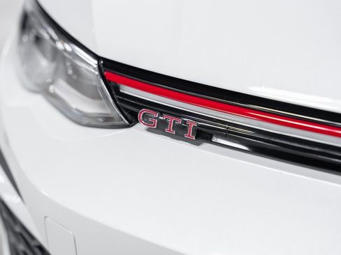 Used 2022 Volkswagen GTI SE image 8