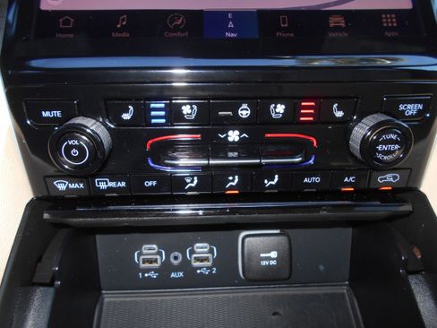 Used 2024 Jeep Grand Cherokee L Limited w/ Luxury Tech Group II AWD/4WD image 7