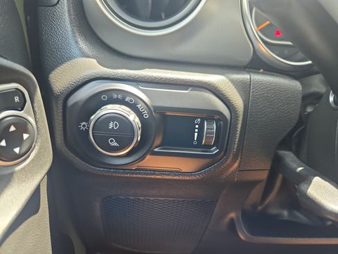 Used 2023 Jeep Gladiator Sport AWD/4WD image 25