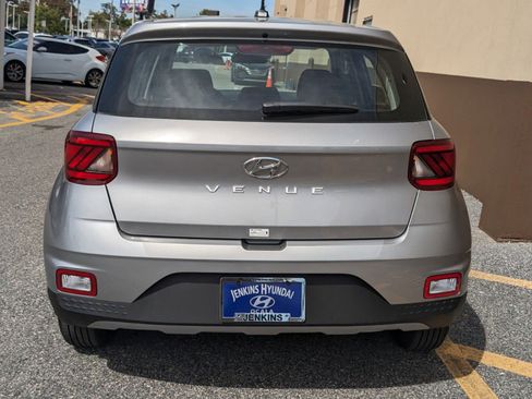 New 2025 Hyundai Venue SE image 6