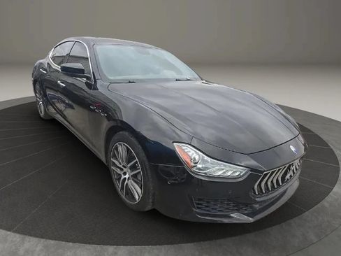 Used 2018 Maserati Ghibli RWD image 2