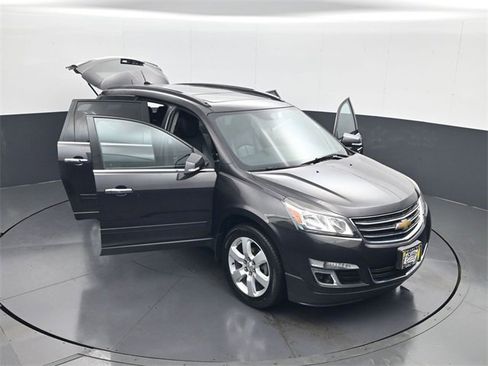 Certified 2017 Chevrolet Traverse LT w/ Style and Technology Package image 30