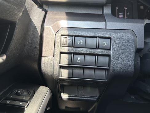 Certified 2025 Toyota 4Runner SR5 AWD/4WD image 13