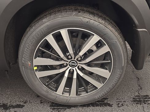 New 2025 Nissan Pathfinder Platinum image 10