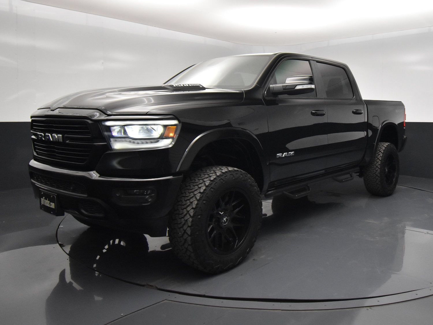 Used 2020 RAM 1500 Laramie w/ Sport Appearance Package AWD/4WD image 2