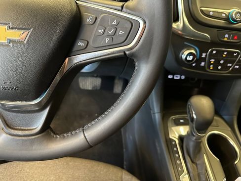Used 2022 Chevrolet Equinox LT AWD/4WD image 12