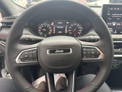 Used 2023 Jeep Compass Trailhawk w/ Trailhawk Convenience Group image 17