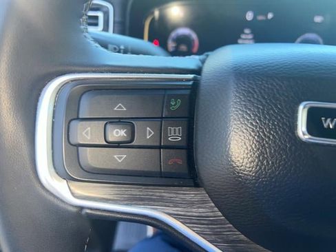 Used 2024 Jeep Wagoneer L Series III w/ Flexible Seating Group AWD/4WD image 17