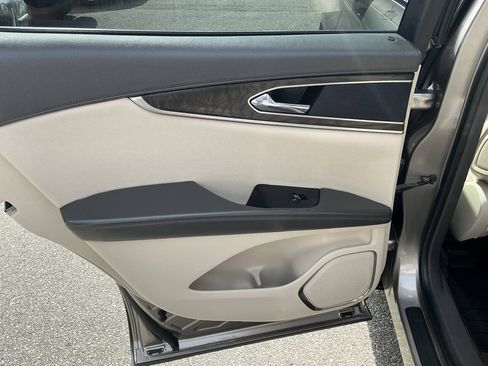 Used 2018 Lincoln MKX Reserve w/ Lincoln MKX Climate Package AWD/4WD image 29