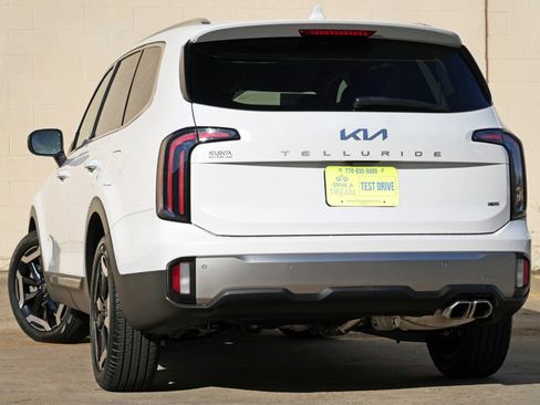 Used 2025 Kia Telluride EX w/ EX Captain's Chair Package AWD/4WD image 6
