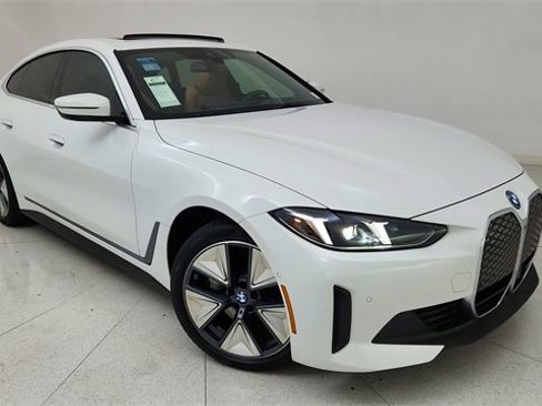 Used 2025 BMW i4 eDrive40 image 1