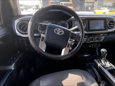 Used 2018 Toyota Tacoma SR5 RWD image 5