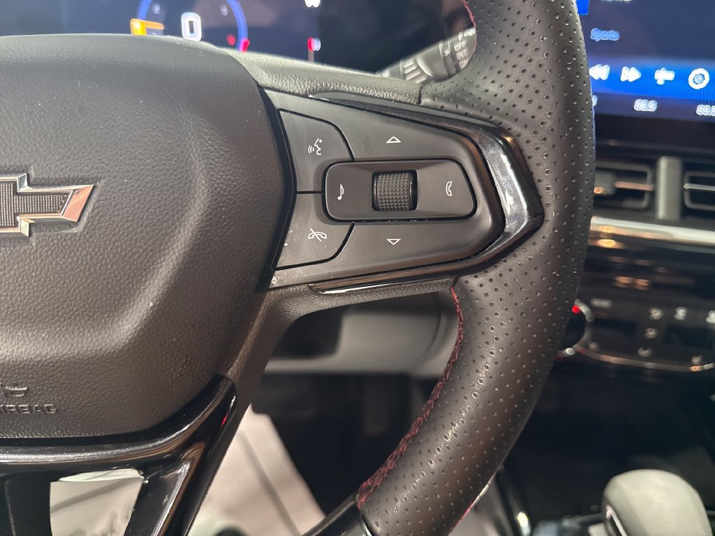 Used 2025 Chevrolet Trax RS w/ Sunroof Package FWD image 6