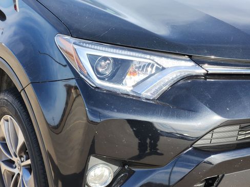 Used 2018 Toyota RAV4 XLE image 10