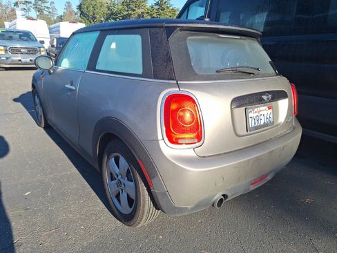Used 2017 MINI Cooper 2-Door Hardtop image 4