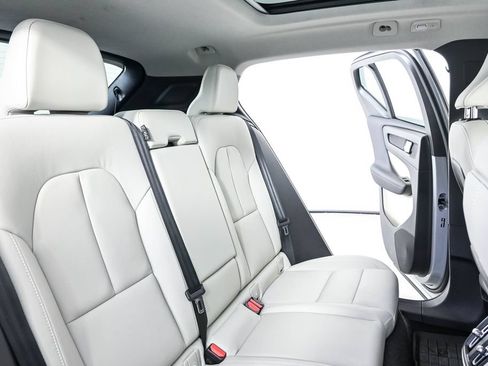 Certified 2026 Volvo XC40 B5 Plus AWD/4WD image 23