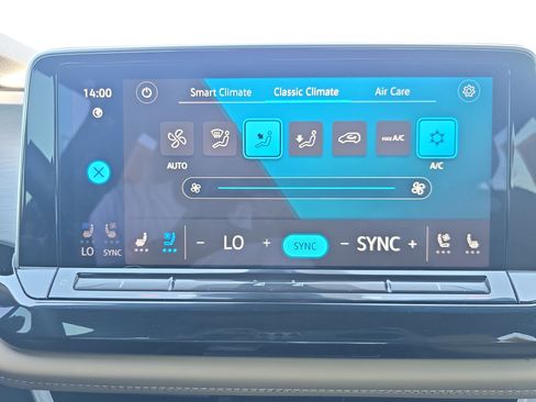 Used 2024 Volkswagen Atlas Cross Sport SE w/ Panoramic Sunroof Package image 19