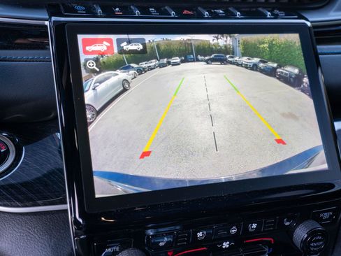 Used 2023 Jeep Grand Cherokee Trailhawk w/ Luxury Tech Group III image 34