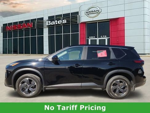 Certified 2025 Nissan Rogue SV image 3