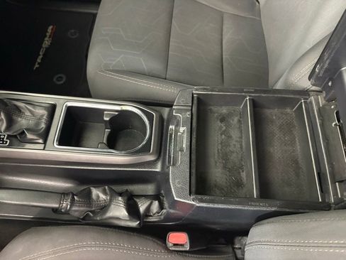 Used 2018 Toyota Tacoma TRD Off-Road w/ Technology Package AWD/4WD image 34