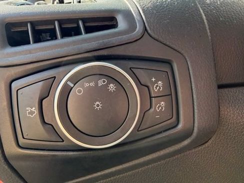 Used 2018 Ford Focus SE w/ Cold Weather Package FWD image 15