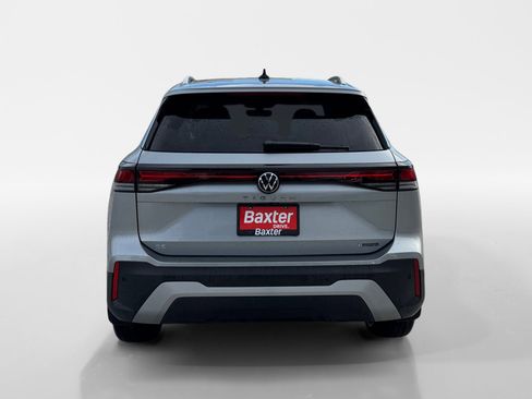 New 2025 Volkswagen Tiguan SE image 10