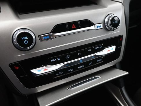 Used 2023 Ford Explorer XLT RWD image 17